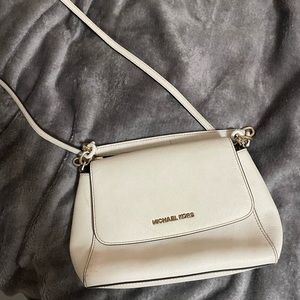MICHAEL KORS WHITE PURSE
